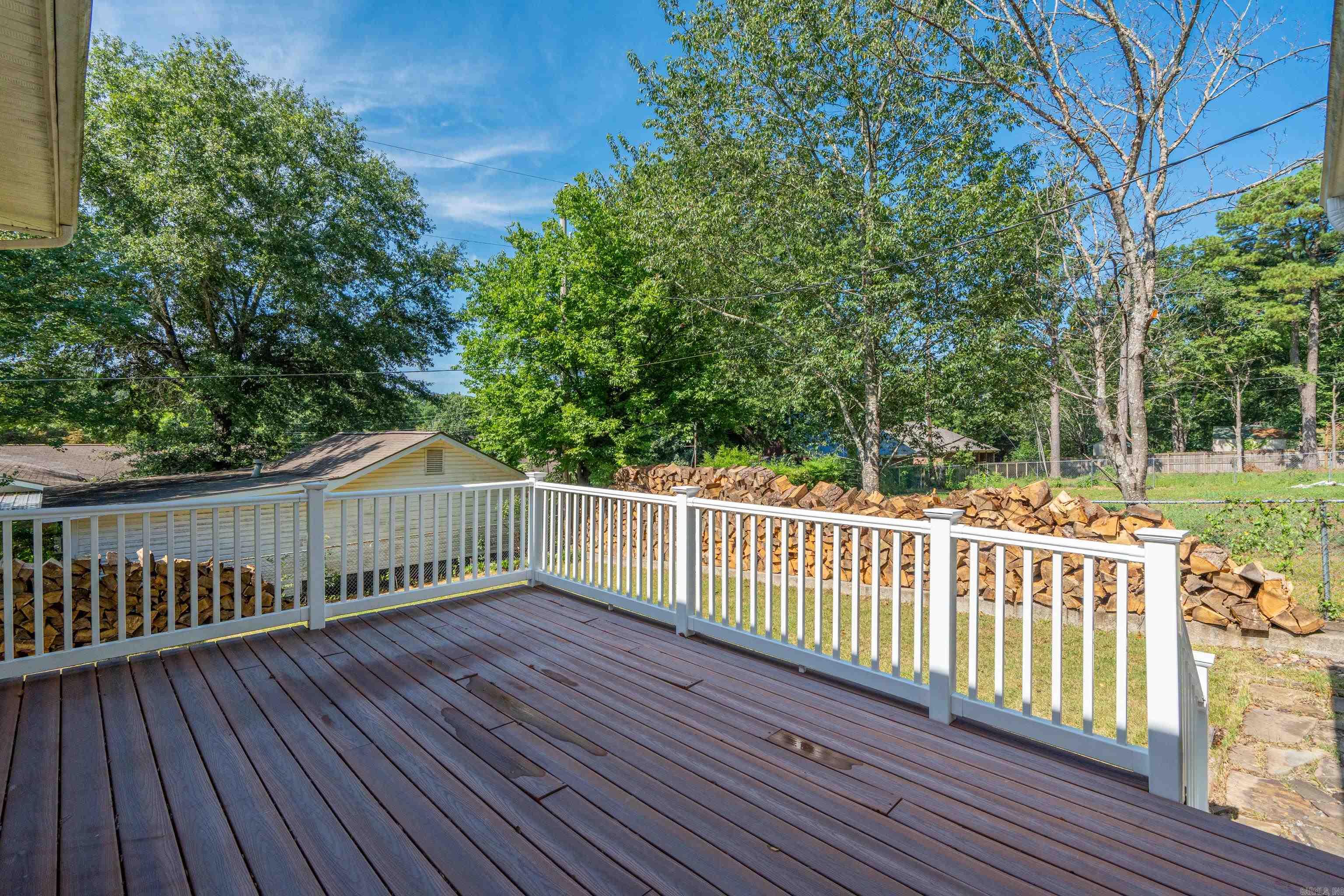 MEADOW-WOOD - Residential