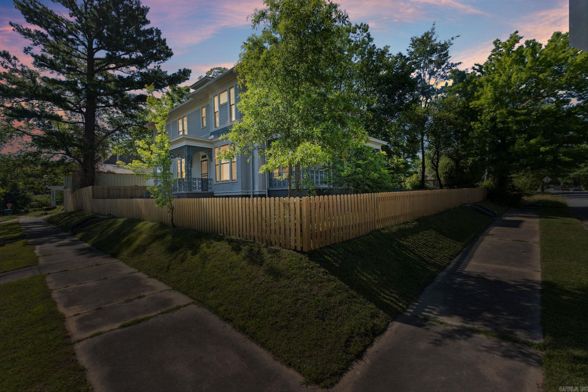 OAK TERRACE - Residential