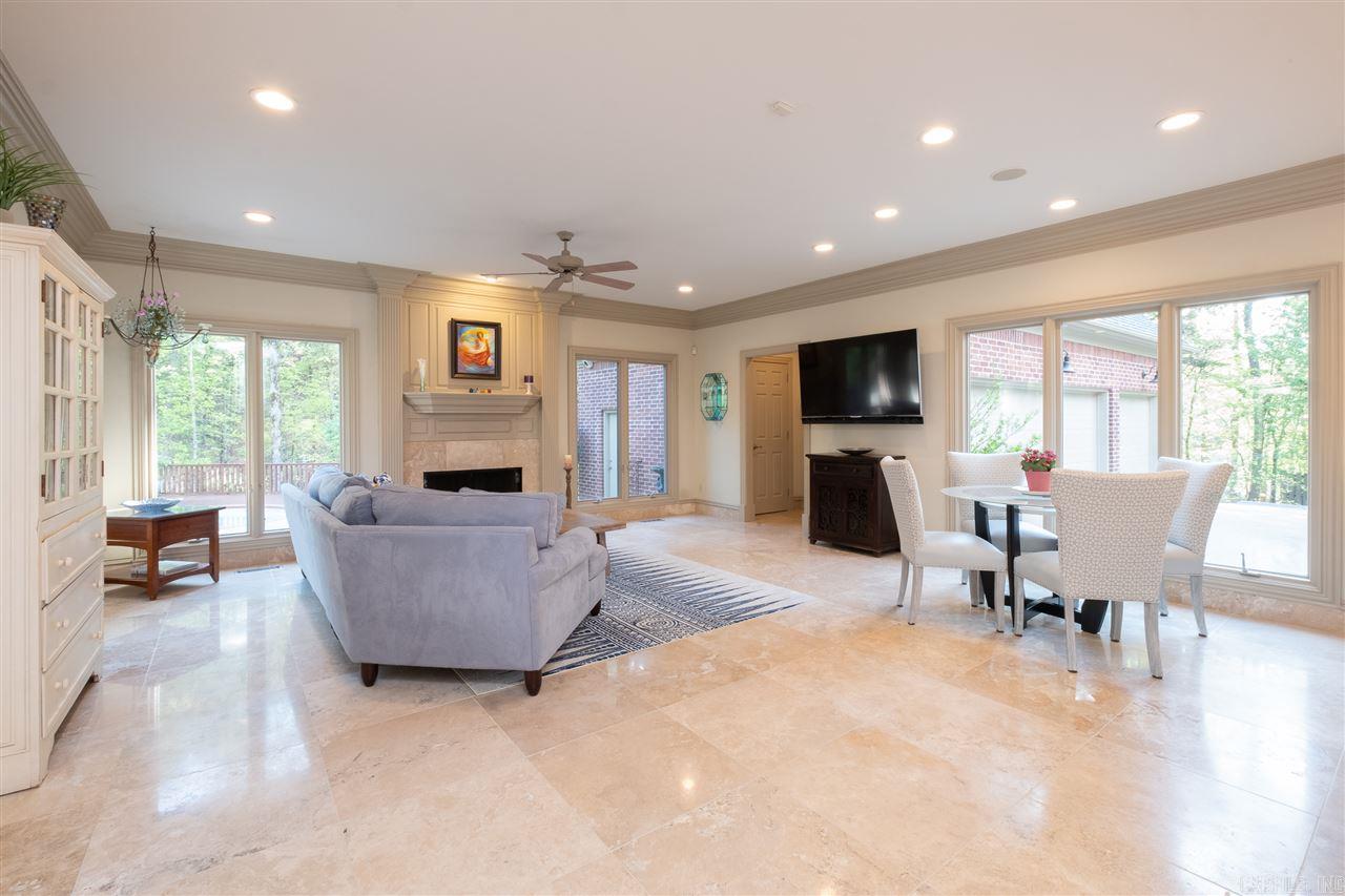 CHENAL DOWNS - Residential