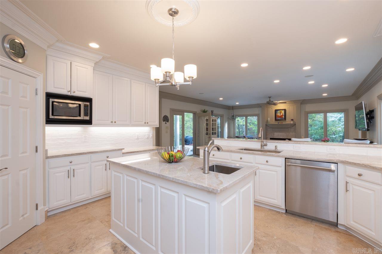 CHENAL DOWNS - Residential