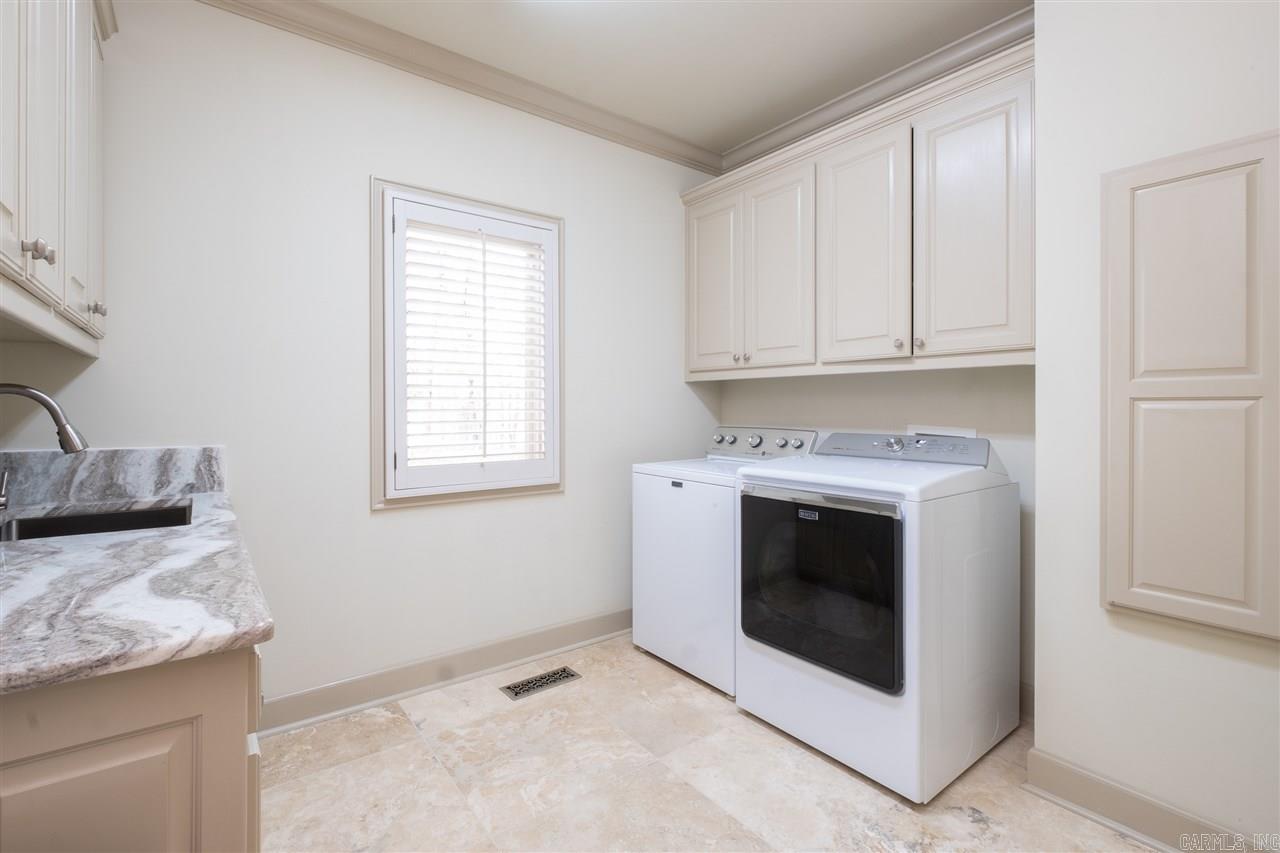 CHENAL DOWNS - Residential