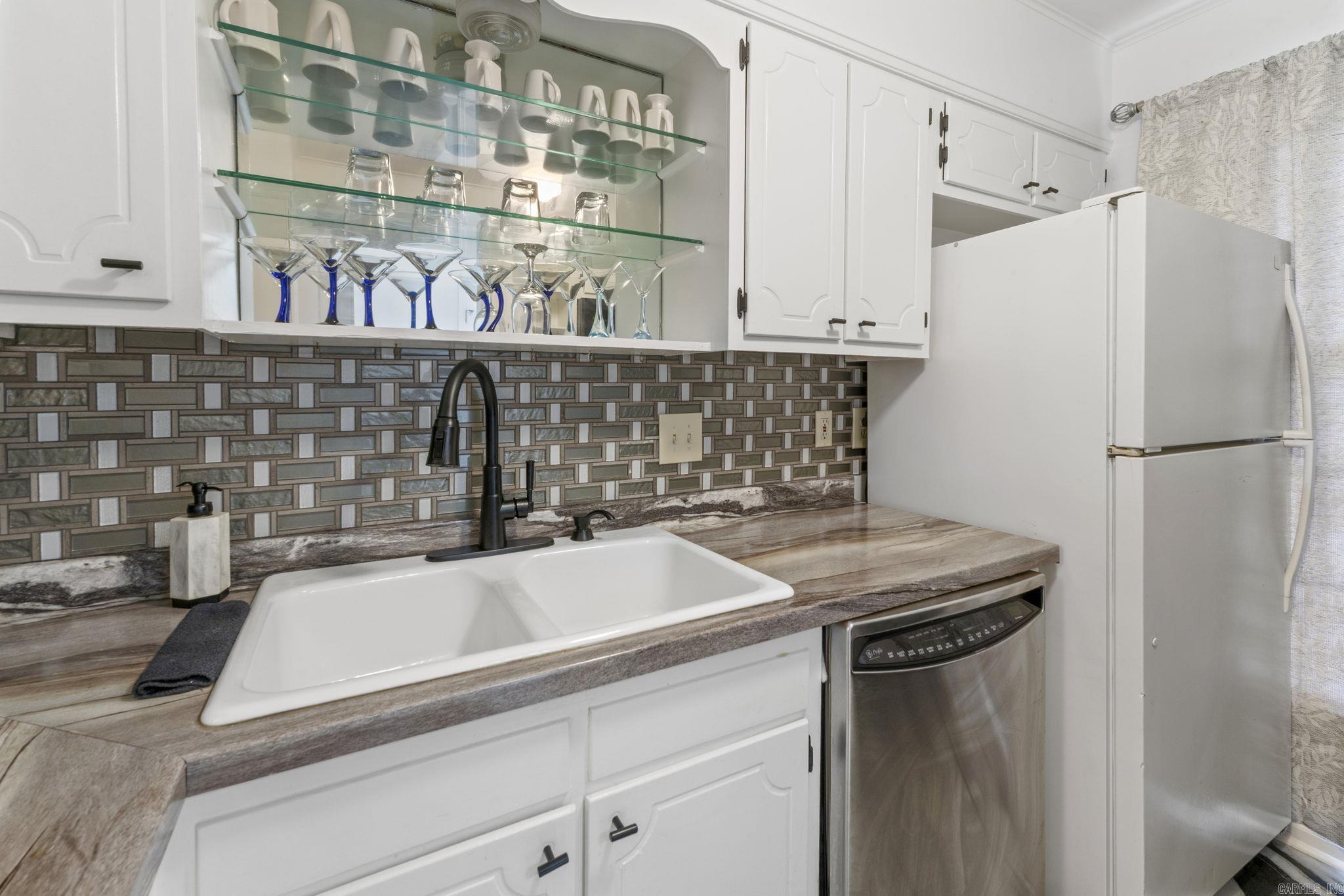 HAMPTON COURT APT HPR - Residential