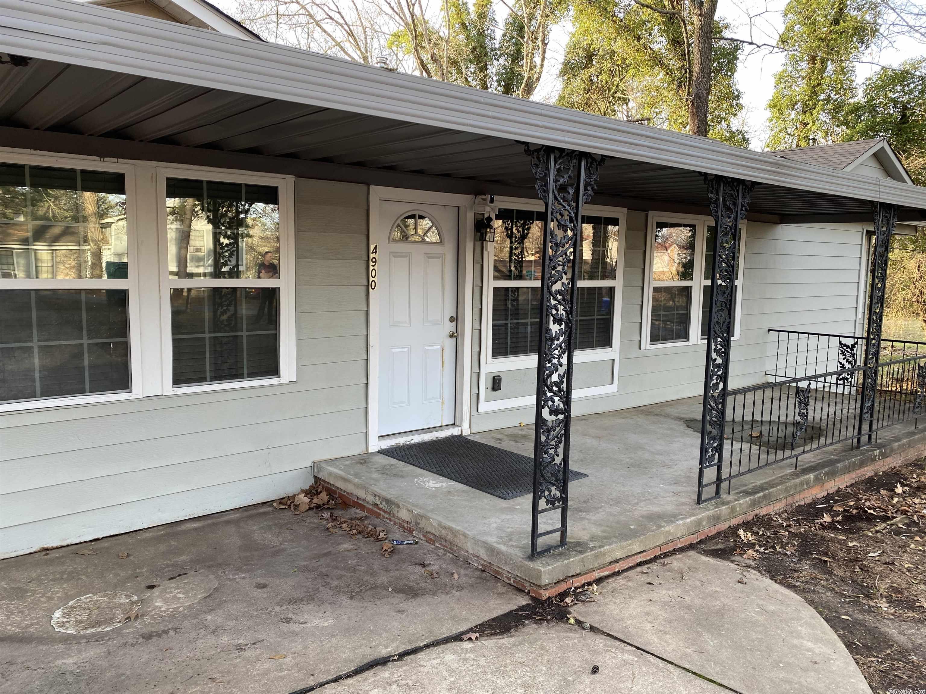 this beautiful  3 beds 2 baths house is totally remodeled  and move in ready, it is located in very quiet neighborhood,  the large room can be considered as a third bedroom.  come check it out it wont last.