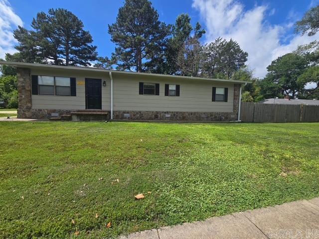 Adorable home, great for outdoor entertainment.  Covered large back patio and surrounded by wooden fencing, very private.  New flooring recently installed.  Large laundry that could serve as pantry as well.  Just a few blocks from Sandy Beach and Greers Ferry Lake.  This home is just a stone's throw from schools, football fields and great for the younger ones that walk to school. Outside storage building.