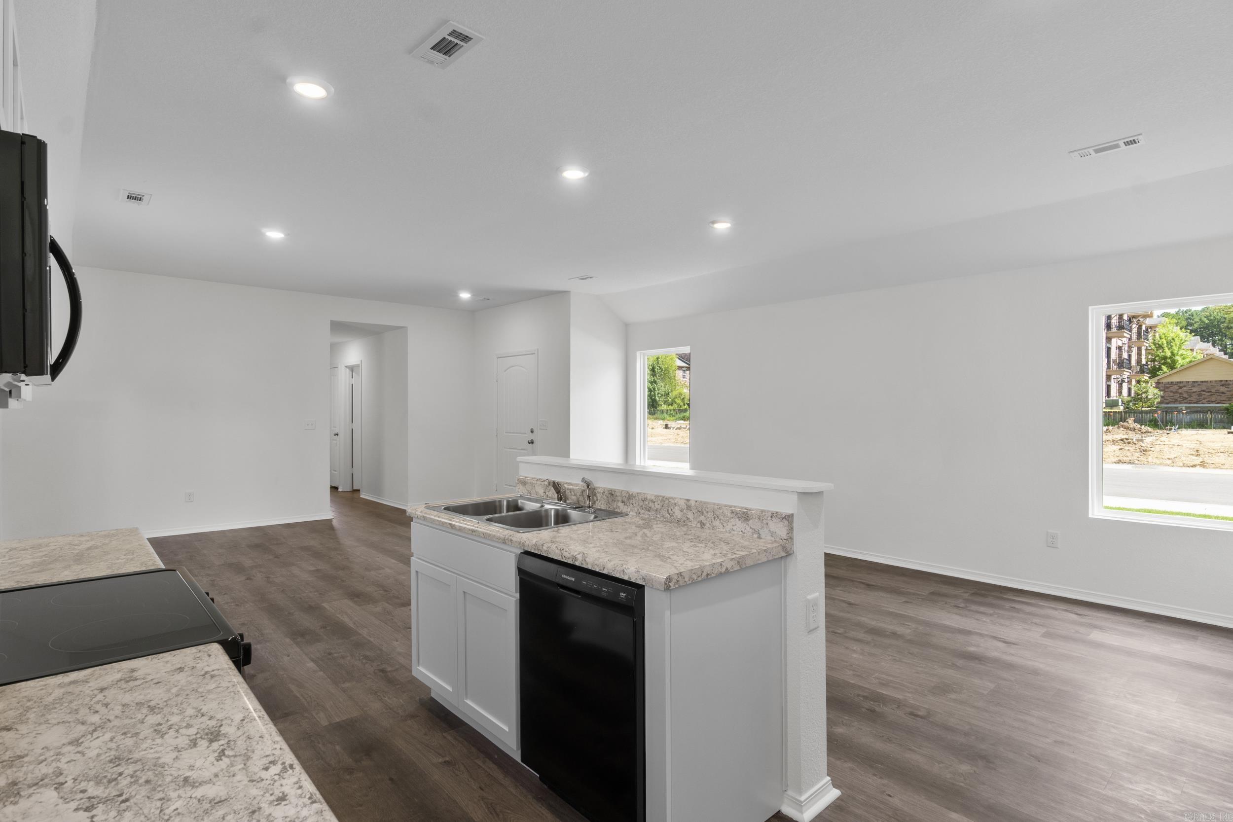 WHITE OAK CROSSING - Residential