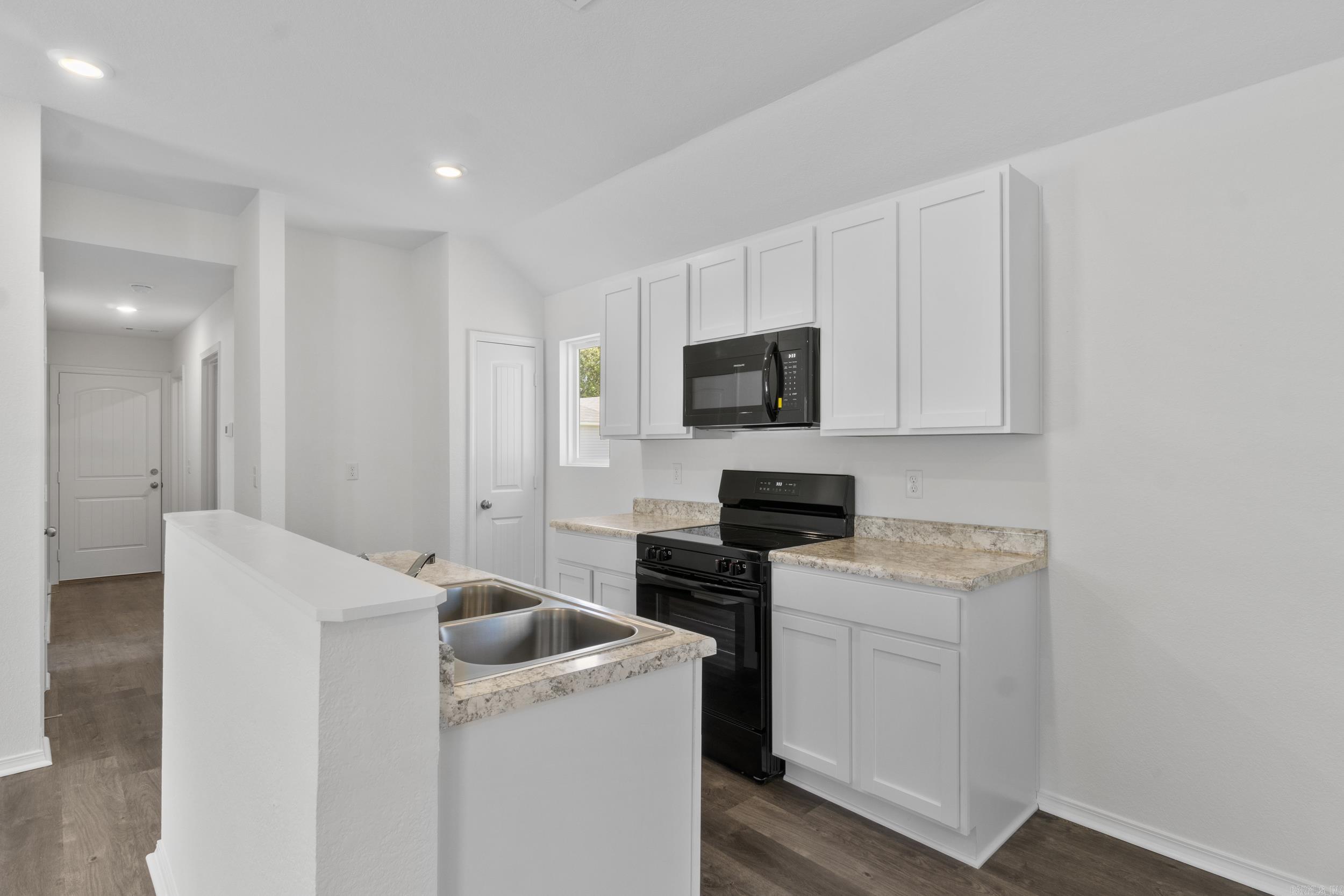 WHITE OAK CROSSING - Residential