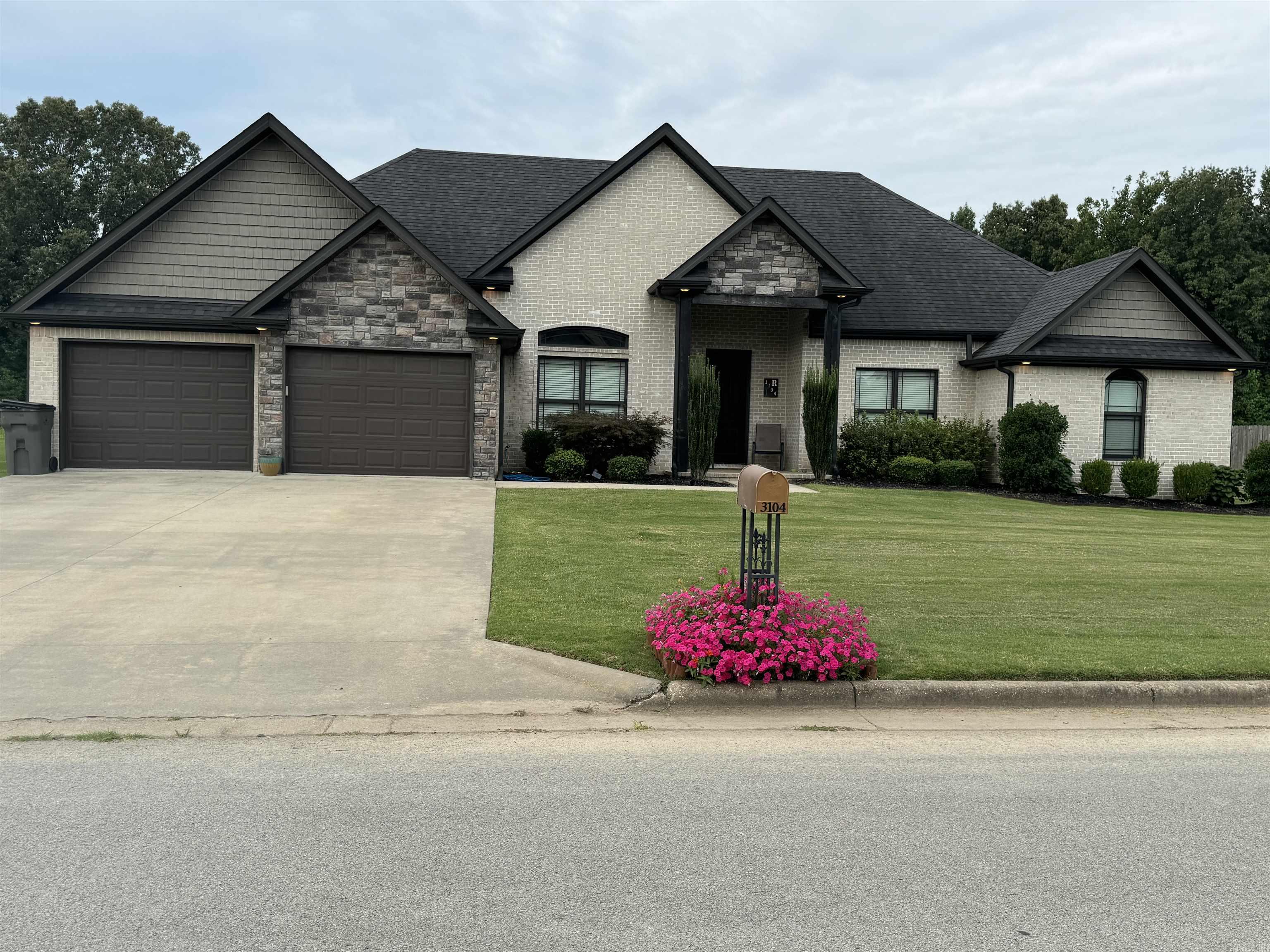 REGISTER ESTATES - Residential
