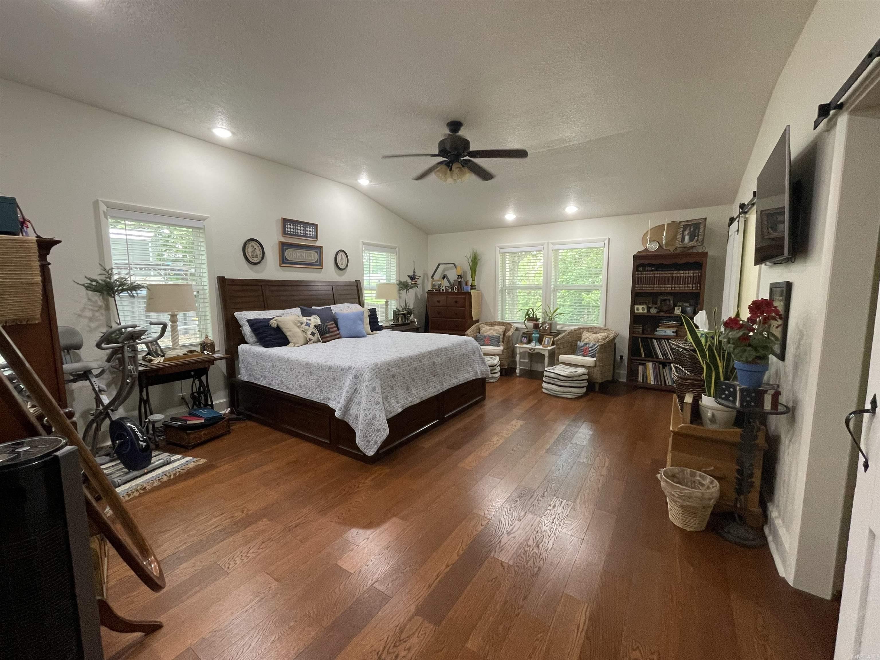 ROLLING MEADOW - Residential
