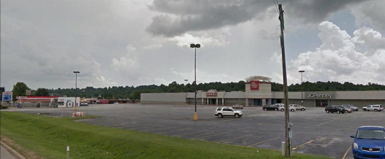 Suites available for lease in The Fashion Center in Harrison, Arkansas. Center is being redeveloped with new tenants. 1500 square foot to 10,862 square foot spaces available. Some spaces can be combined. Great opportunity. $15.00 per square foot  plus NNN expenses.
