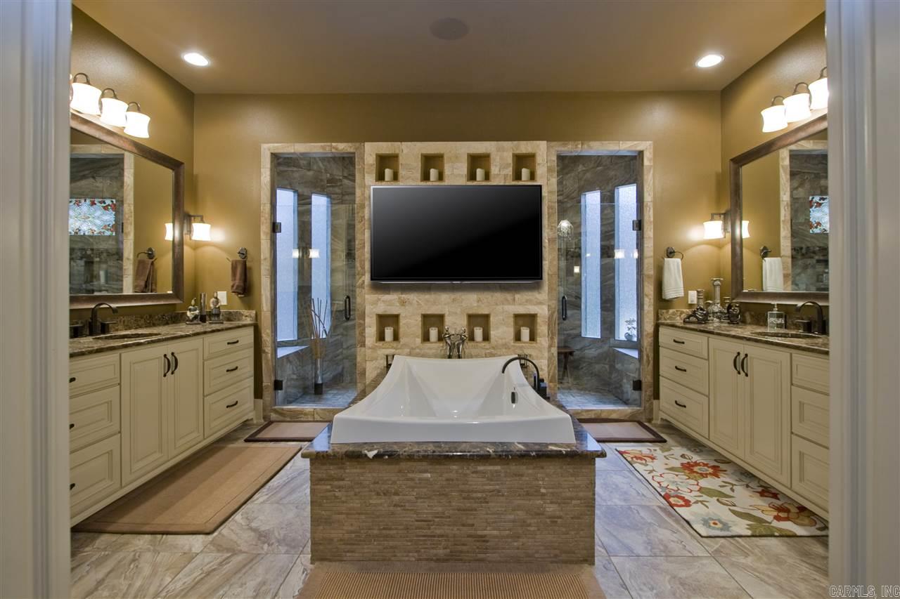 CHENAL DOWNS - Residential