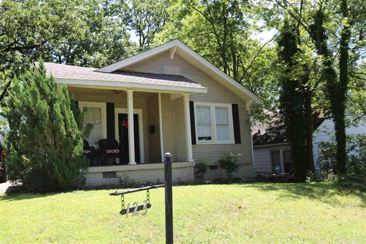 Charming undated cottage in Hillcrest. Walk to UAMS. Hardwood flooring extends through out the home with tile flooring in the bath. Living and dining are open to the kitchen with granite tile counters and backsplash, electric range, dishwasher, disposal and refrigerator. The bath has a nice vanity, updated lighting and ceramic tile tub surround. Large laundry room. Fenced backyard. Relaxing front porch. Outside storage. 2 car parking pads. Perfect for med student.