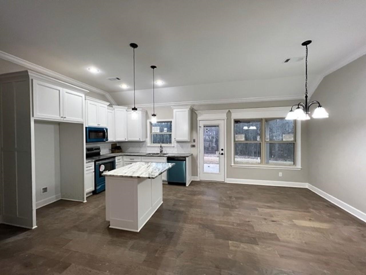 PINEWOOD ESTATES - Residential