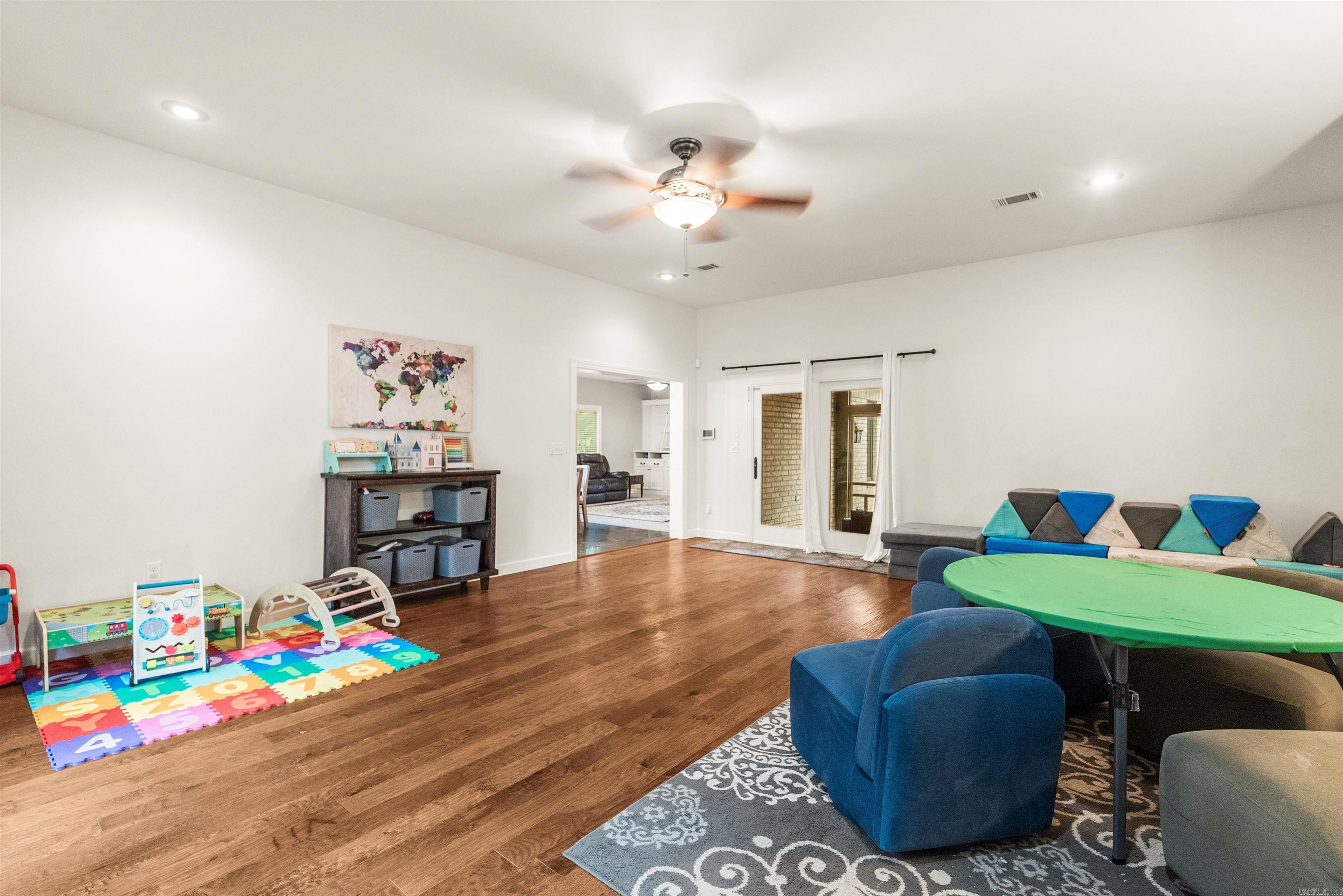 VALLEY MEADOWS - Residential