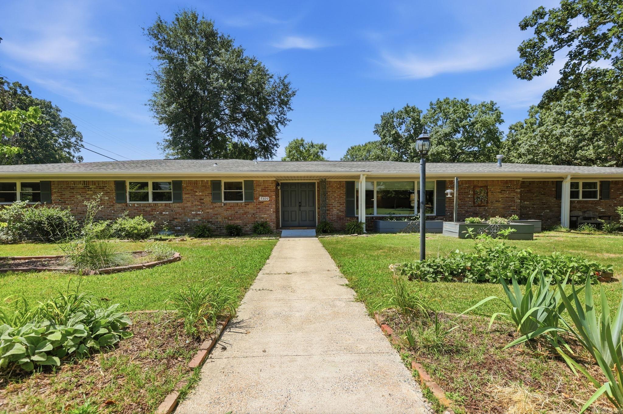 BRIARWOOD - Residential