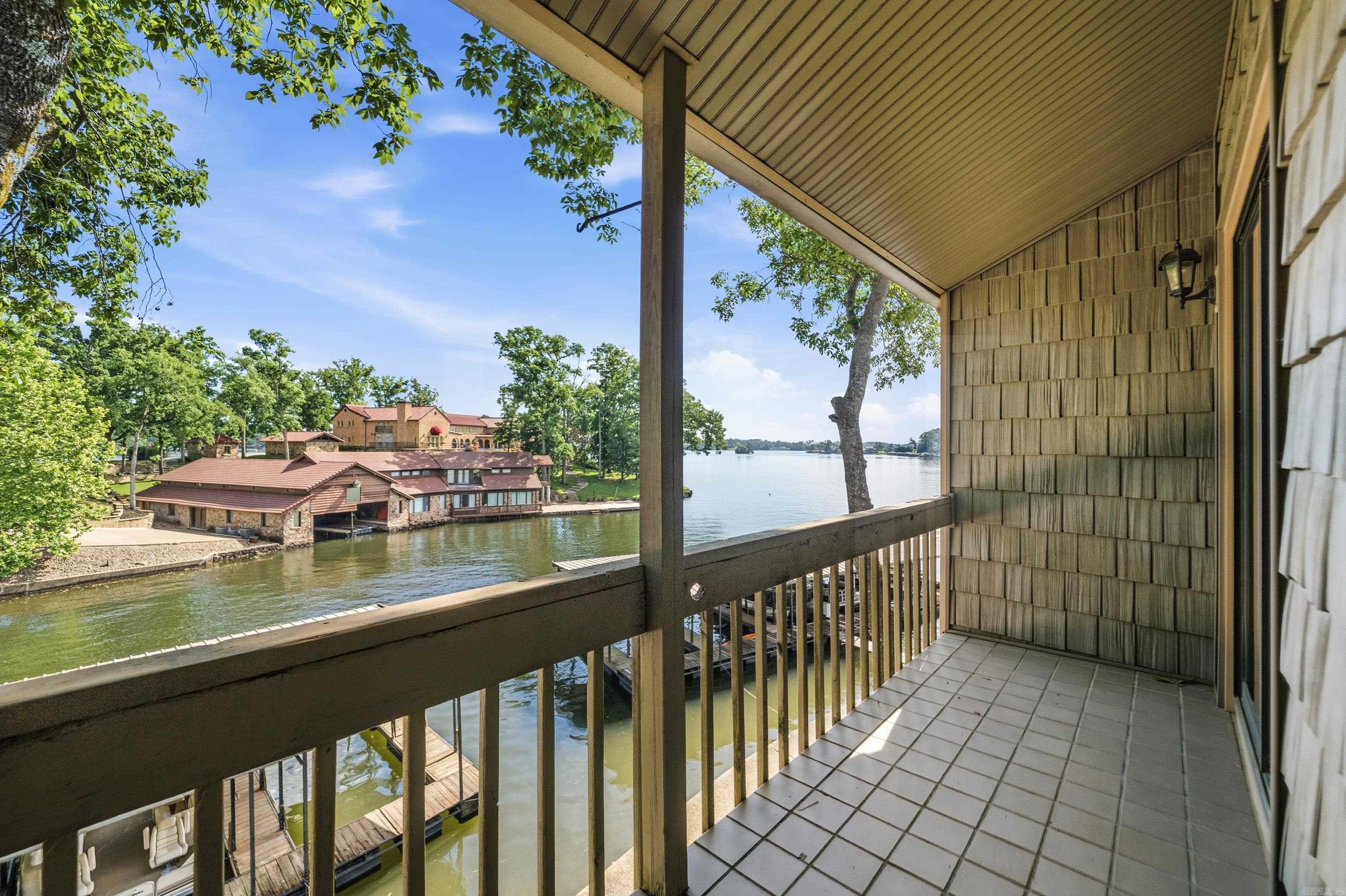 MOORINGS HPR - Residential