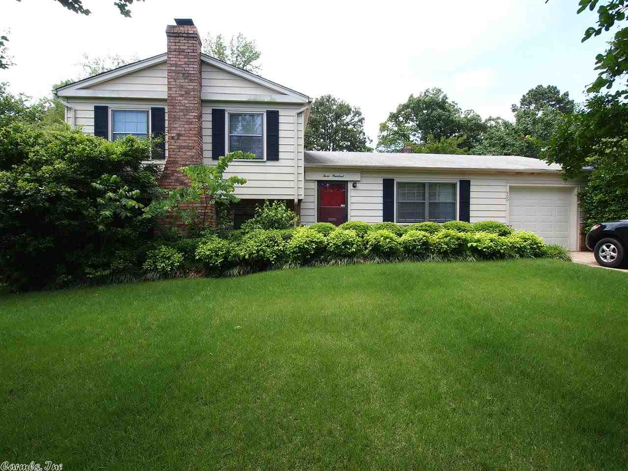 Must See! Well maintained home in great centrally located neighborhood. This house features new air conditioner, furnace and hot water heater within the last year. It has an updated kitchen and family room with brand new tile. New blinds and updated lighting. It could be just what you are looking for!