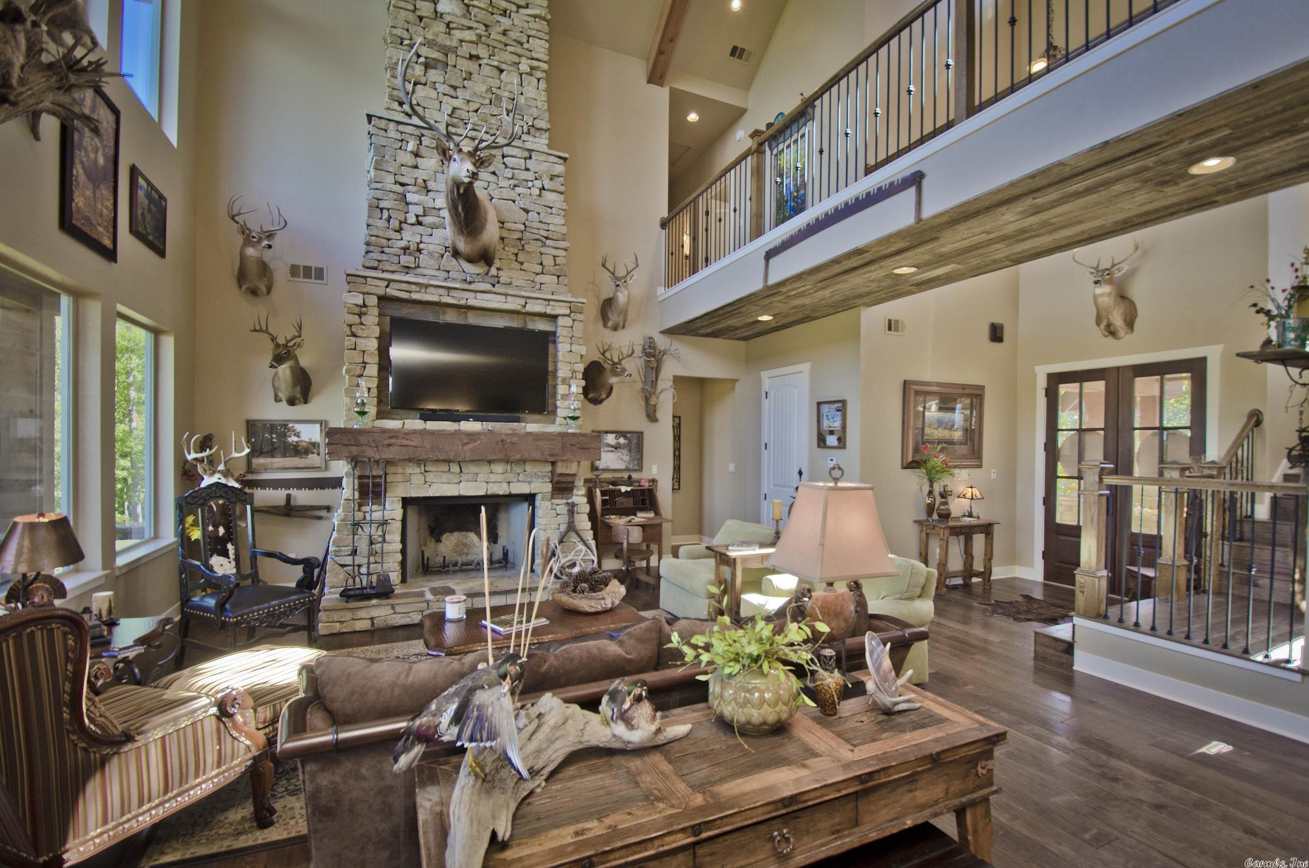 LAKE FOREST SHORES - Residential