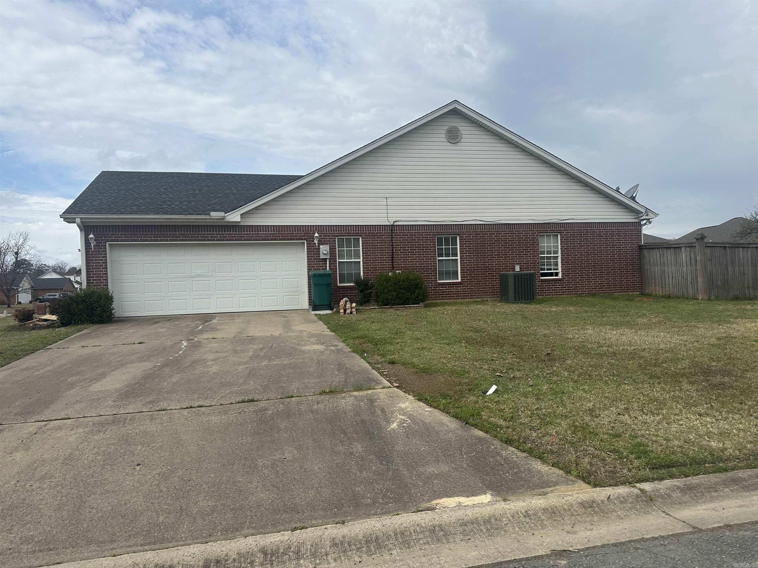 WOODLANDS HILLS - Residential