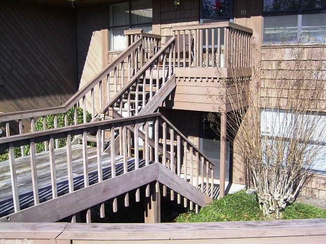 Nice 2 bdrm, 2 ba condo on Lake Hamilton with a fireplace and wet bar.  Gated entrance, pool and lake access at a good price.  This is a Fannie Mae Homepath property.