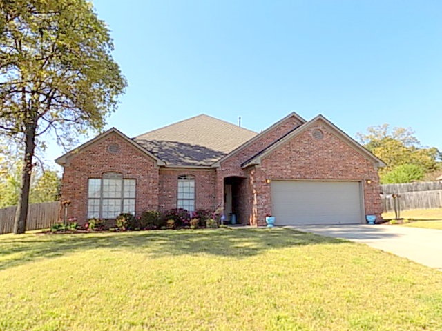 4 bedroom home with spacious bedrooms, wood floors in main areas, box ceilings in living room & master, formal dining and breakfast area, pantry, lots of crown molding throughout, separate jet tub and shower in master bath, gas log fireplace, fully fenced oversized backyard and much more!New paint inside and new flower beds outside. located in North Heights subdivision down town Greenbrier close to restaurants,doctors office ,Wal-Mart,Greenbrier City Center, Sr. Citizens center,and Greenbrier schools.