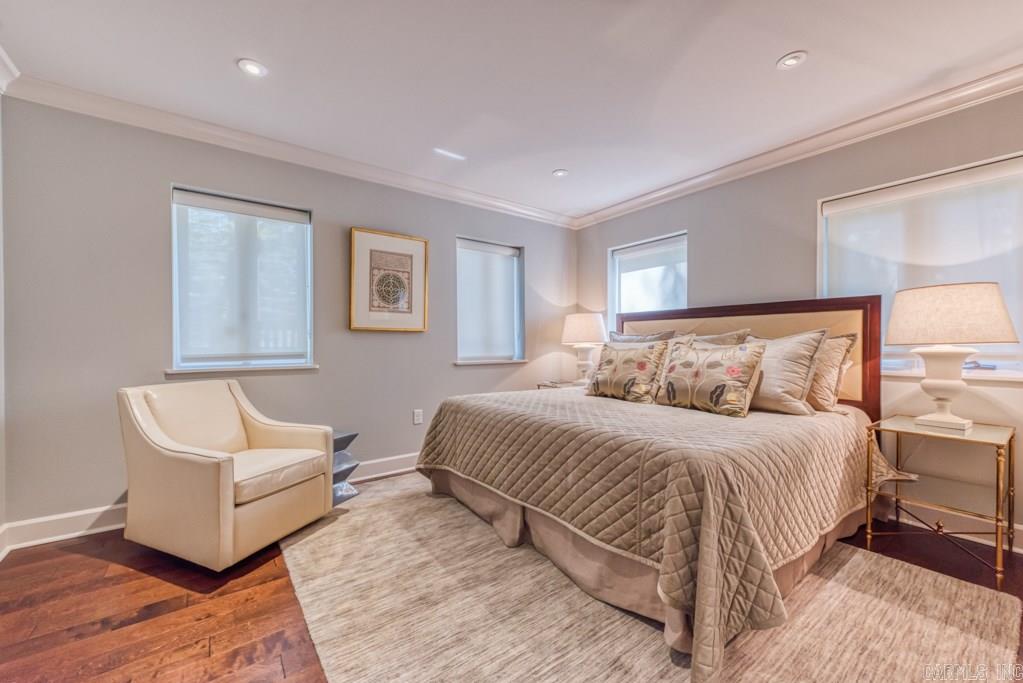 RIVER OAKS - Residential