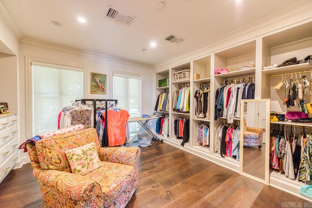 RIVER OAKS - Residential