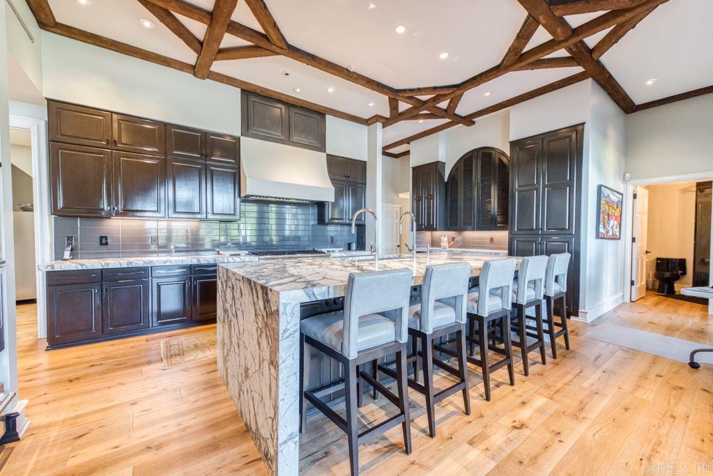 RIVER OAKS - Residential