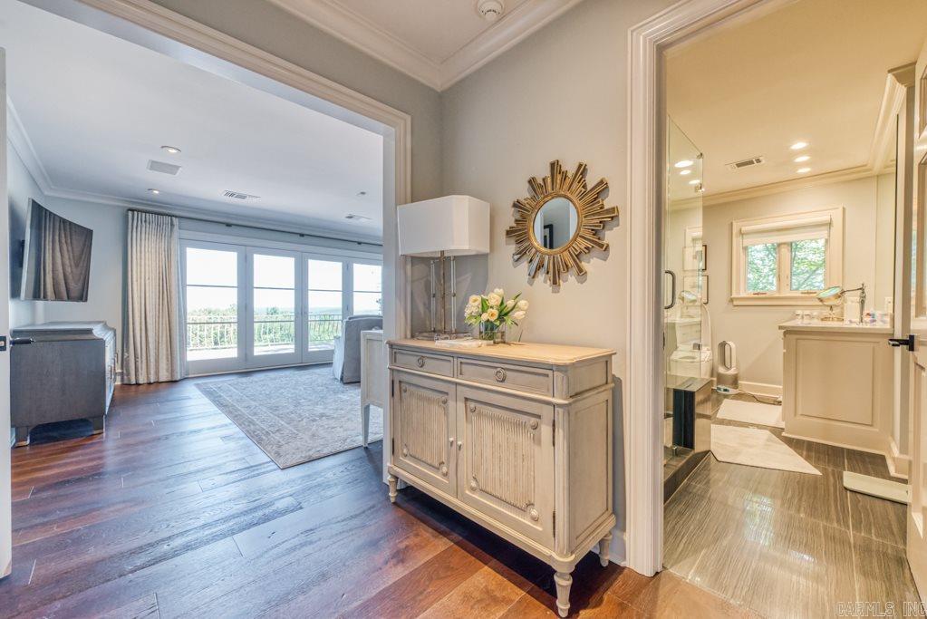 RIVER OAKS - Residential