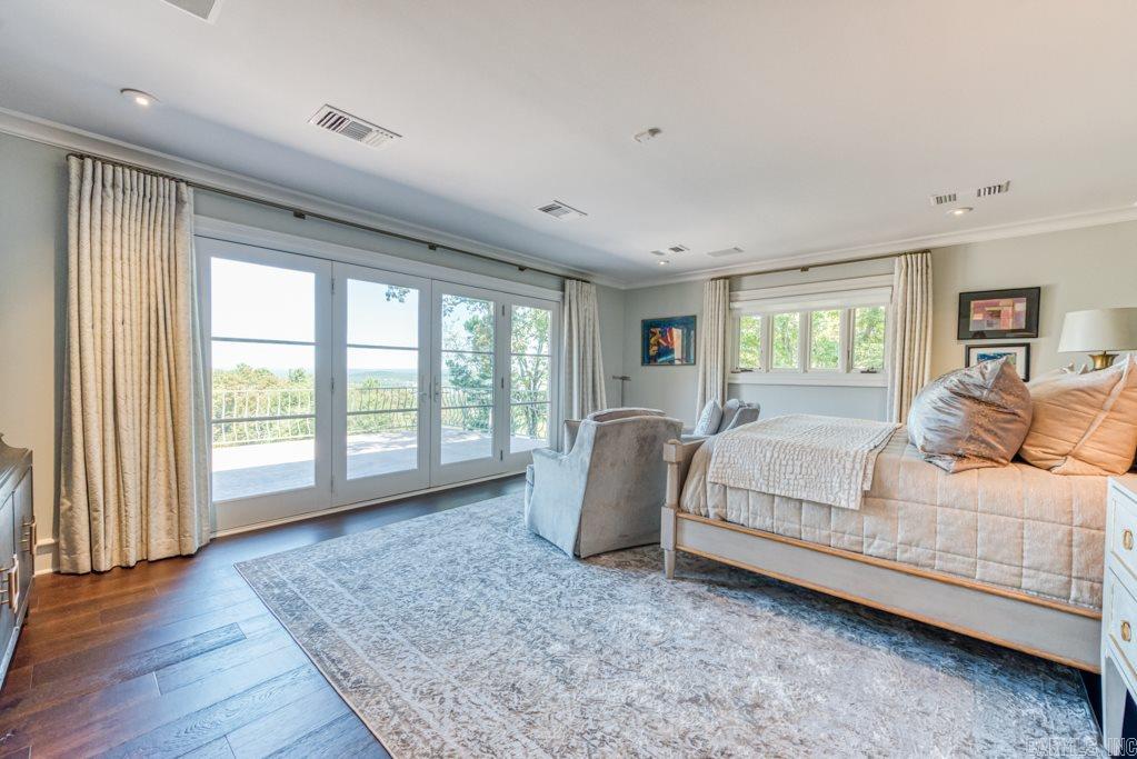 RIVER OAKS - Residential