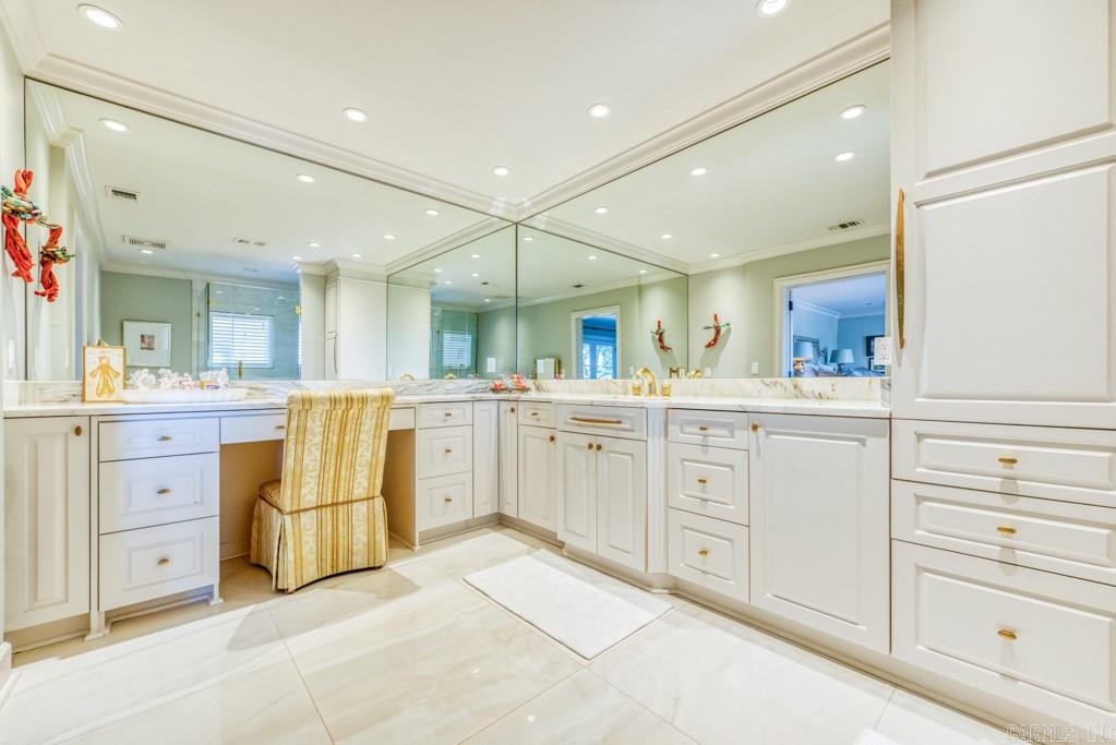 RIVER OAKS - Residential