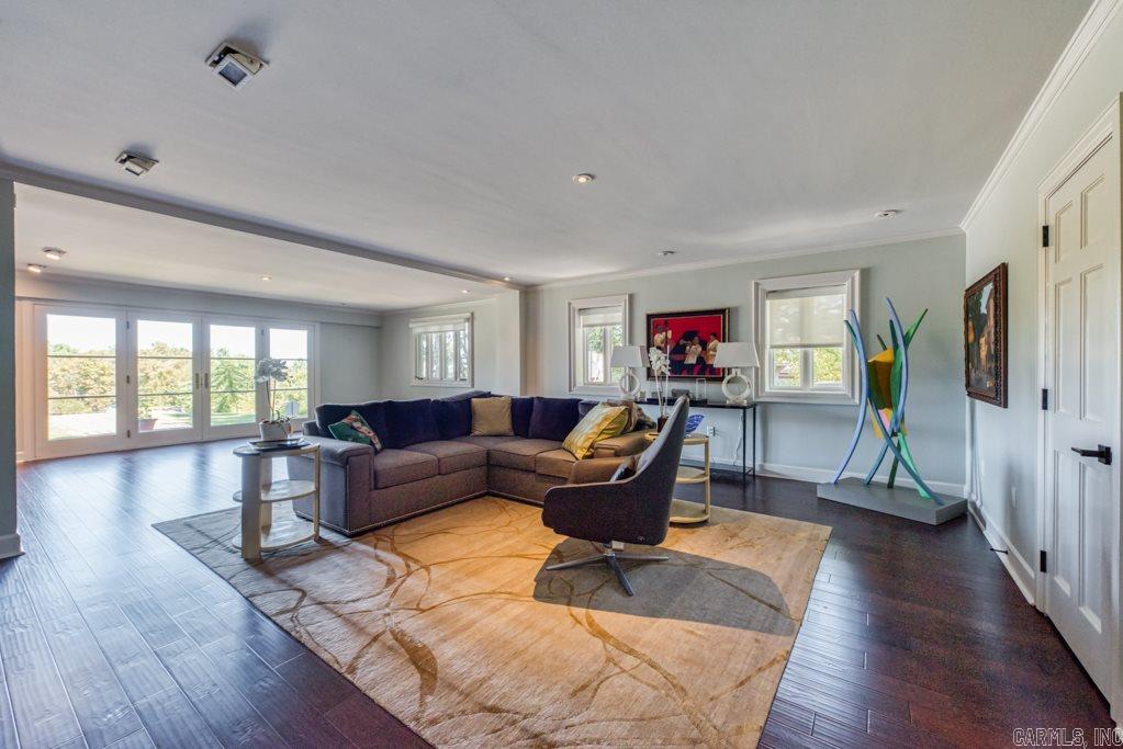 RIVER OAKS - Residential