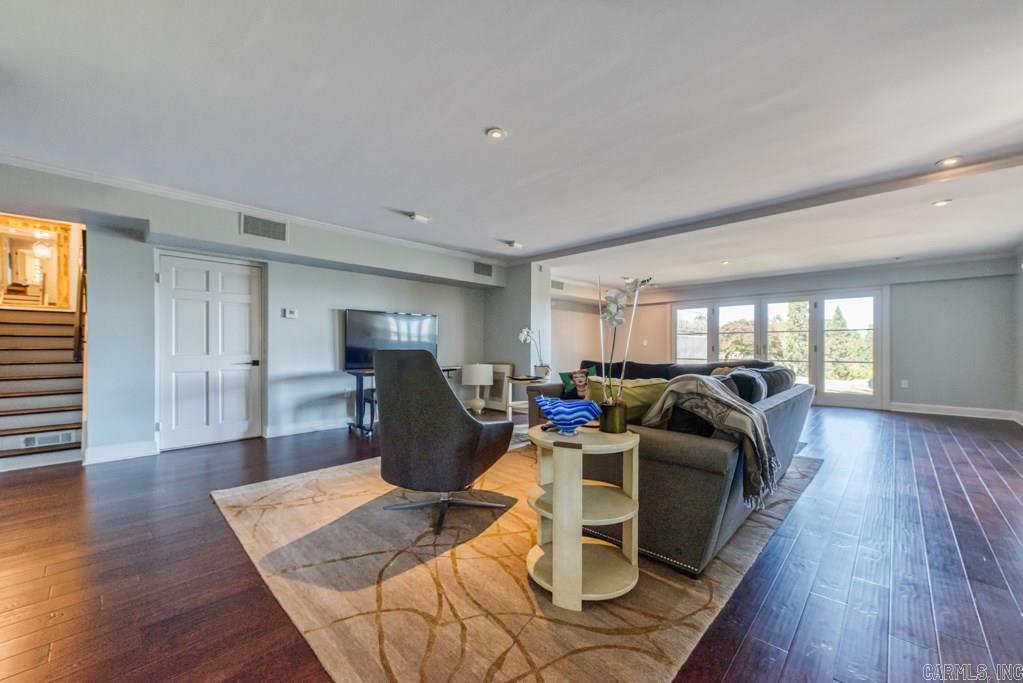 RIVER OAKS - Residential