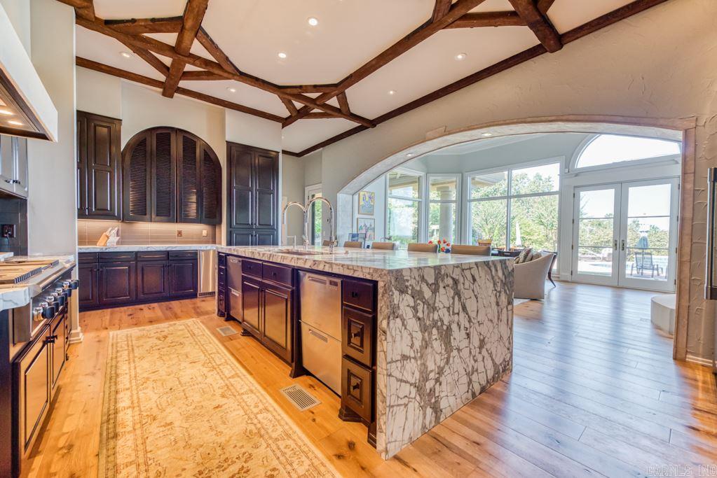 RIVER OAKS - Residential