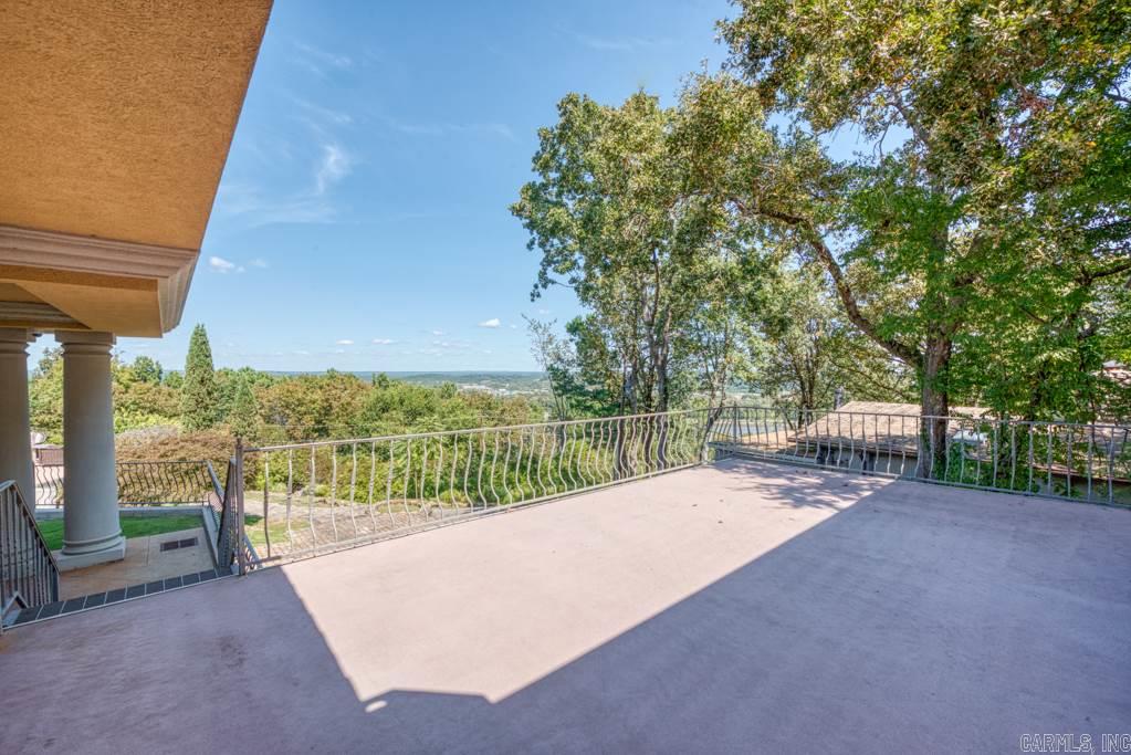 RIVER OAKS - Residential