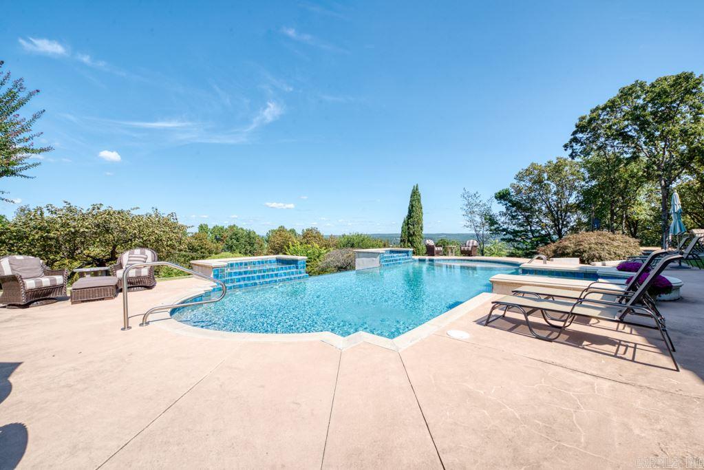 RIVER OAKS - Residential