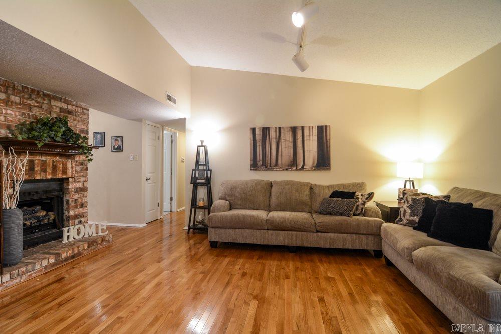 Del Tara - Residential