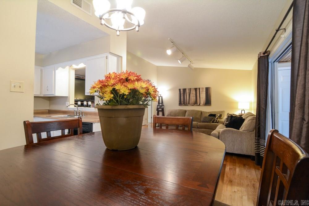 Del Tara - Residential