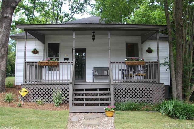 Lovely 2BR/1BA Little Rock home for rent. Beautifully remodeled with granite countertops, elegant lighting, dark wood floors, and much more. This home is mere blocks from UAMS, shopping, dining, great schools, interstate access, you name it!