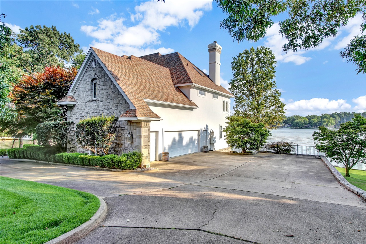 Driftwood Point - Residential