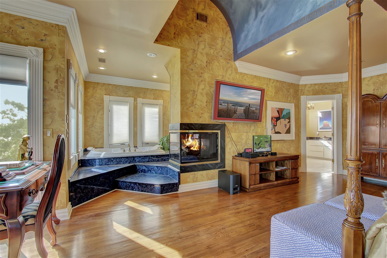 Driftwood Point - Residential