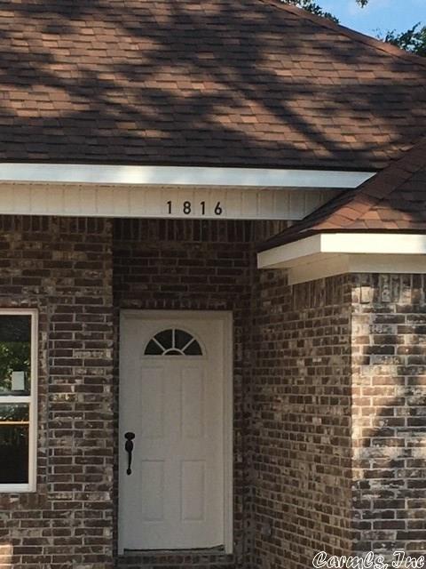 beautiful new construction in Northbrook subdivision