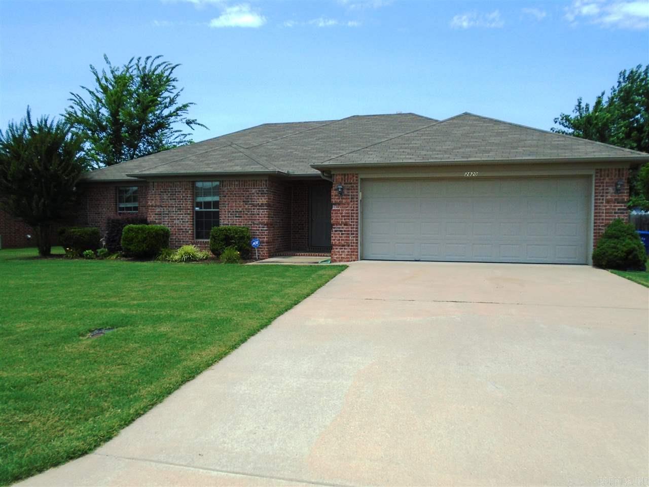Wow! Move in Ready!  Cute clean 4 br, 2 bath close to college.  All brick, oak cabinets, new dishwasher, split floor plan, fireplace.  Refrigerator, wash & dryer stay.  Great curb appeal, patio & wood fence.  See agent remarks.