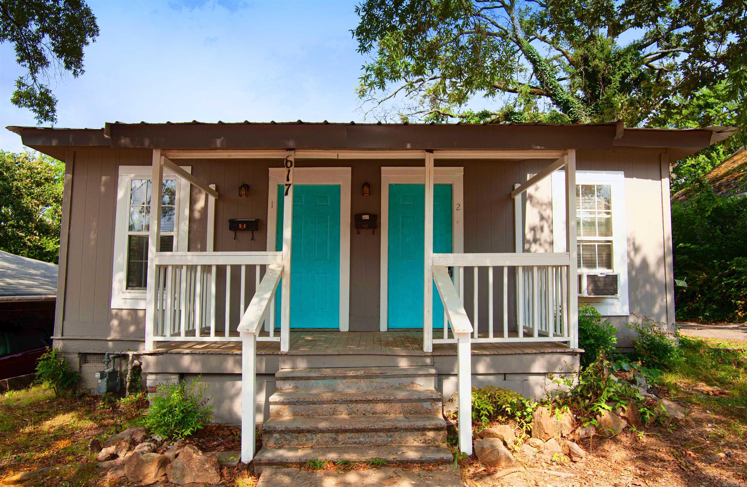 Check out this triplex located right next to UAMS! This prime location offers exceptional convenience with walkable access to UAMS, Hillcrest, local restaurants, shopping, and neighborhood amenities. Perfect for employees or students! All units are currently rented out, making this a great investment opportunity.