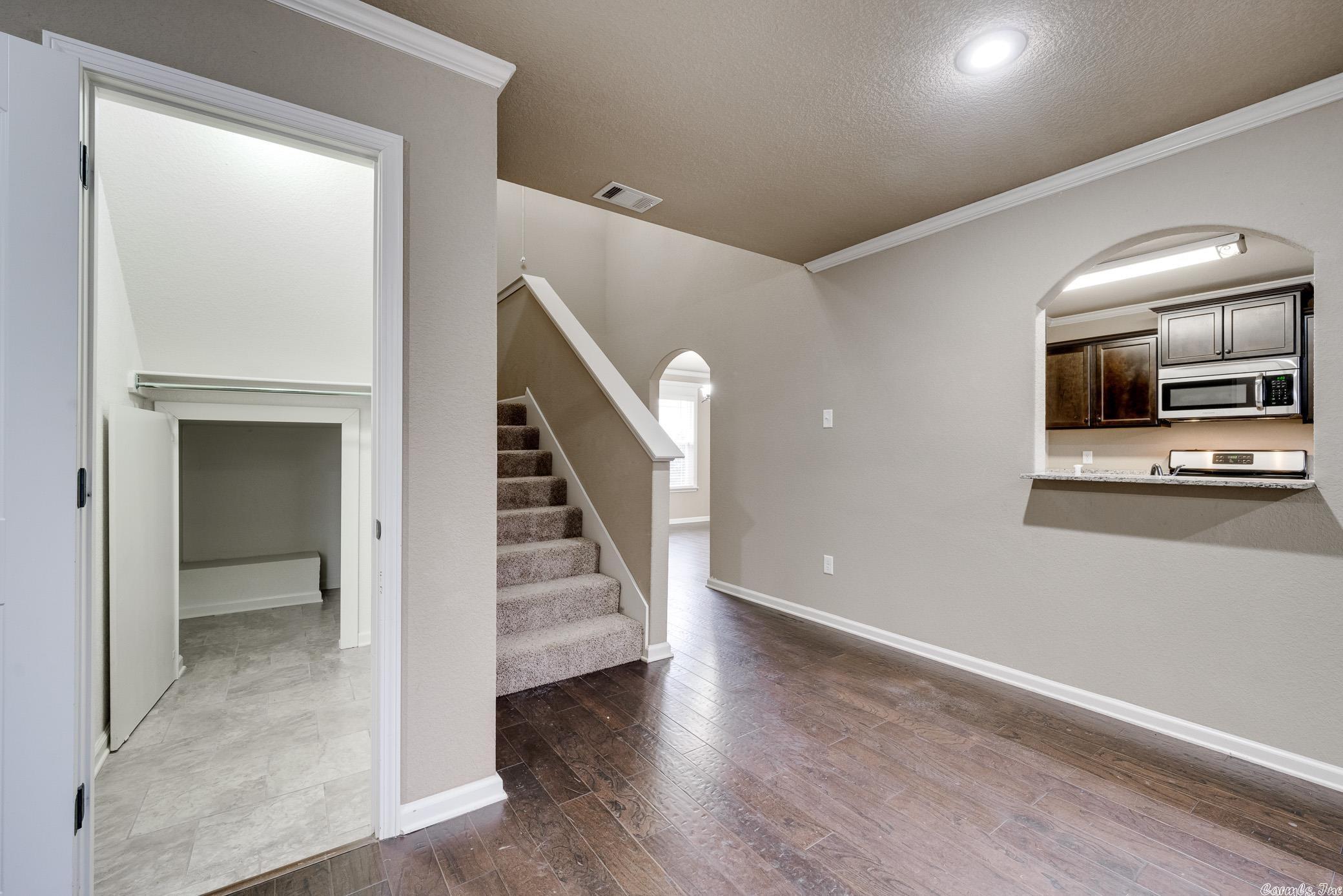 NORTH HILLS - Residential