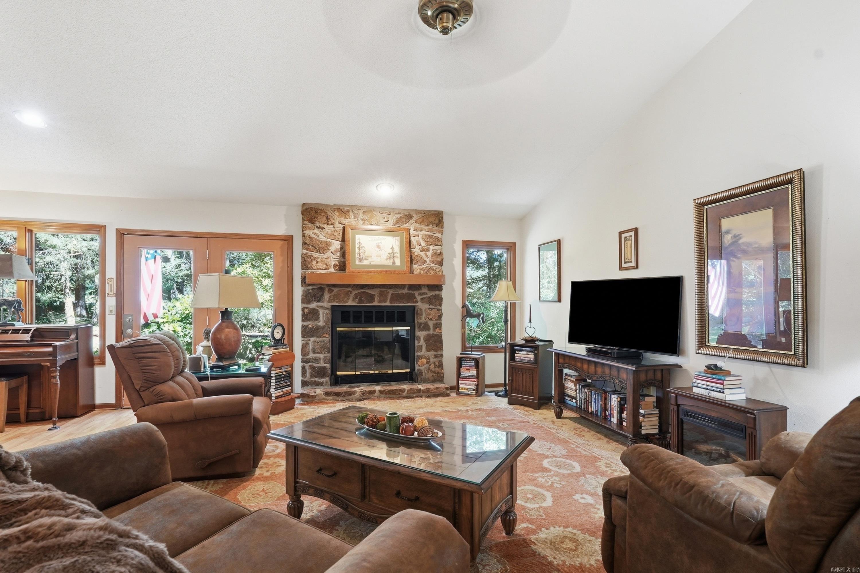MOUNTAIN RANCH - Residential