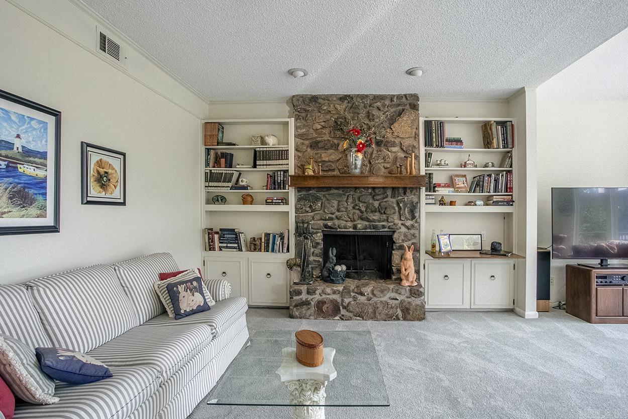 STURBRIDGE - Residential