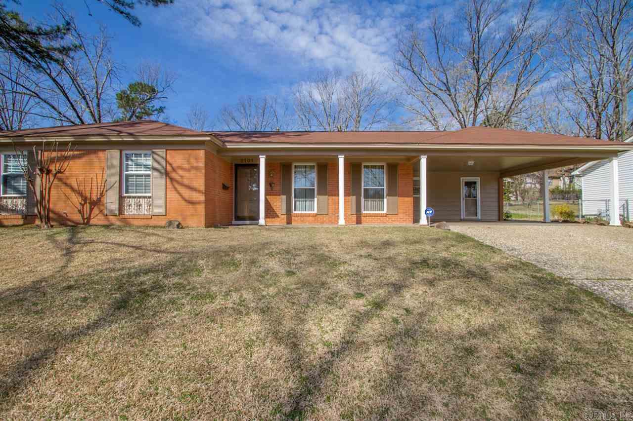 Located in the Sturbridge subdivision, this move-in ready home has been updated with new flooring, paint, light fixtures, counter-tops, stainless steel appliances, and has been freshly landscaped. Master bedroom is complete with a private bath and walk-in closet. The layout is great for entertaining. Spend your weekends grilling or sitting around a fire-pit on the patio out back with friends and family. You will love the privacy the home has. Schedule a tour today! It won't last long.