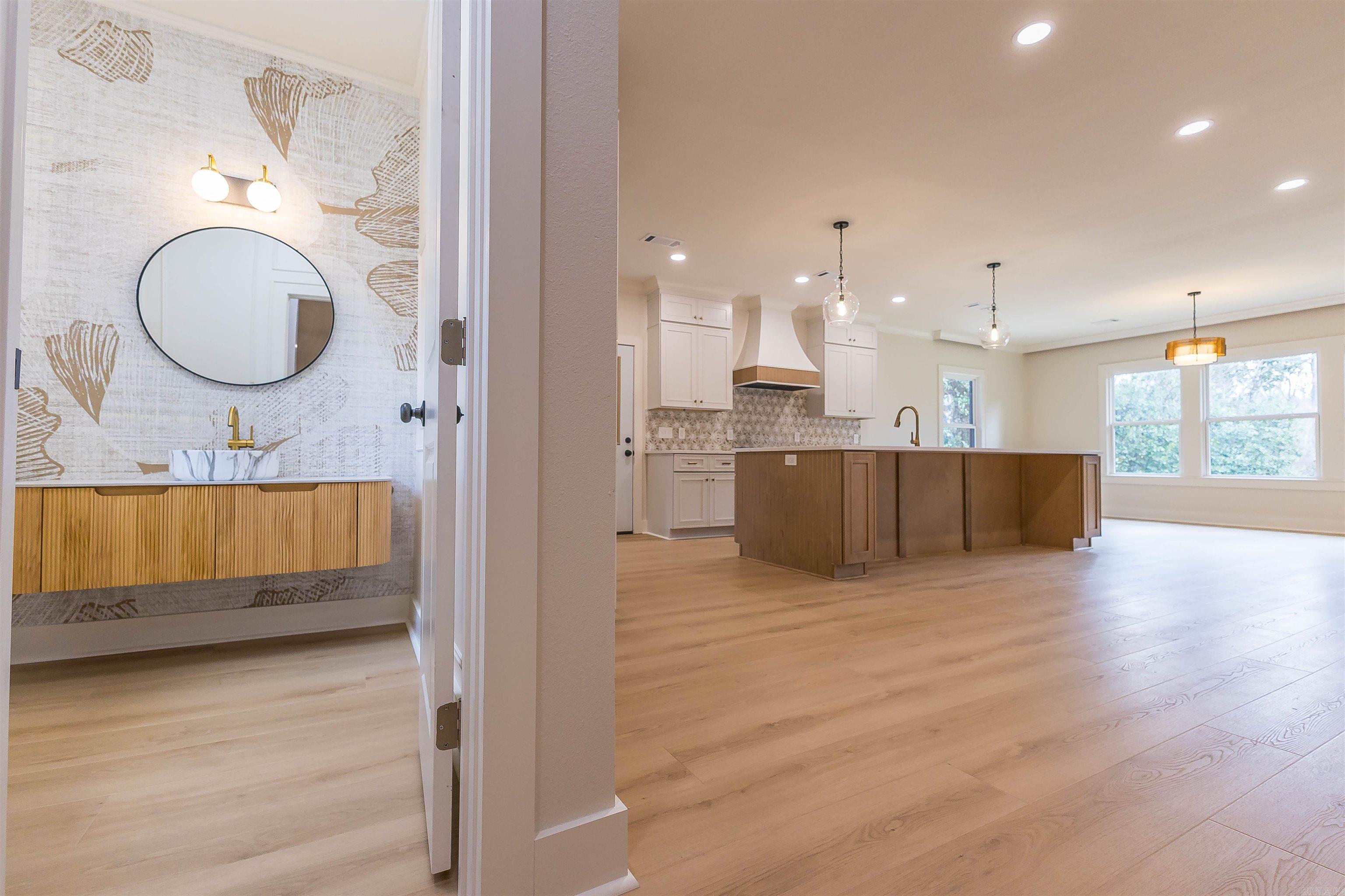 COUNTRY CLUB COLONY - Residential