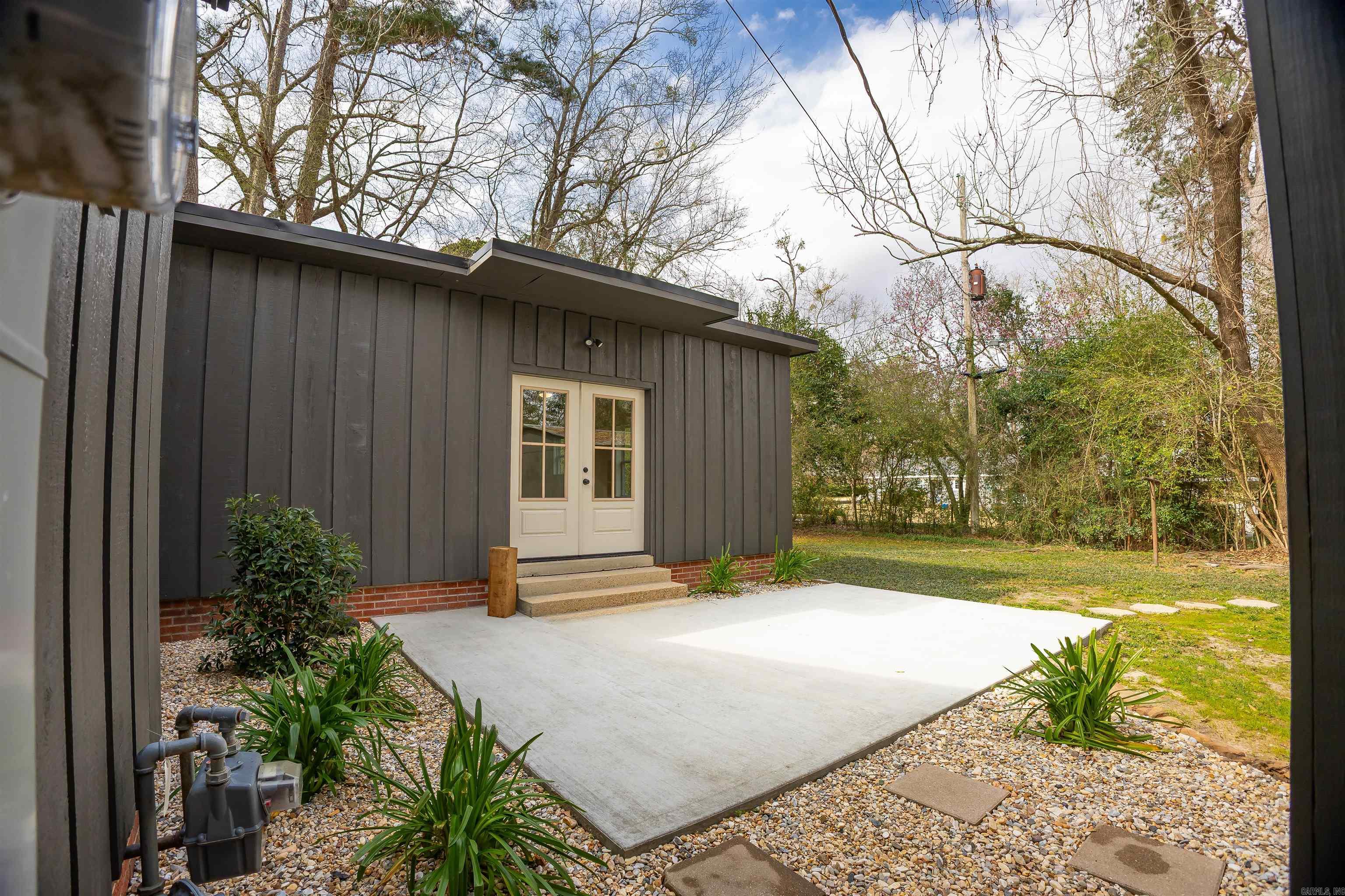 COUNTRY CLUB COLONY - Residential