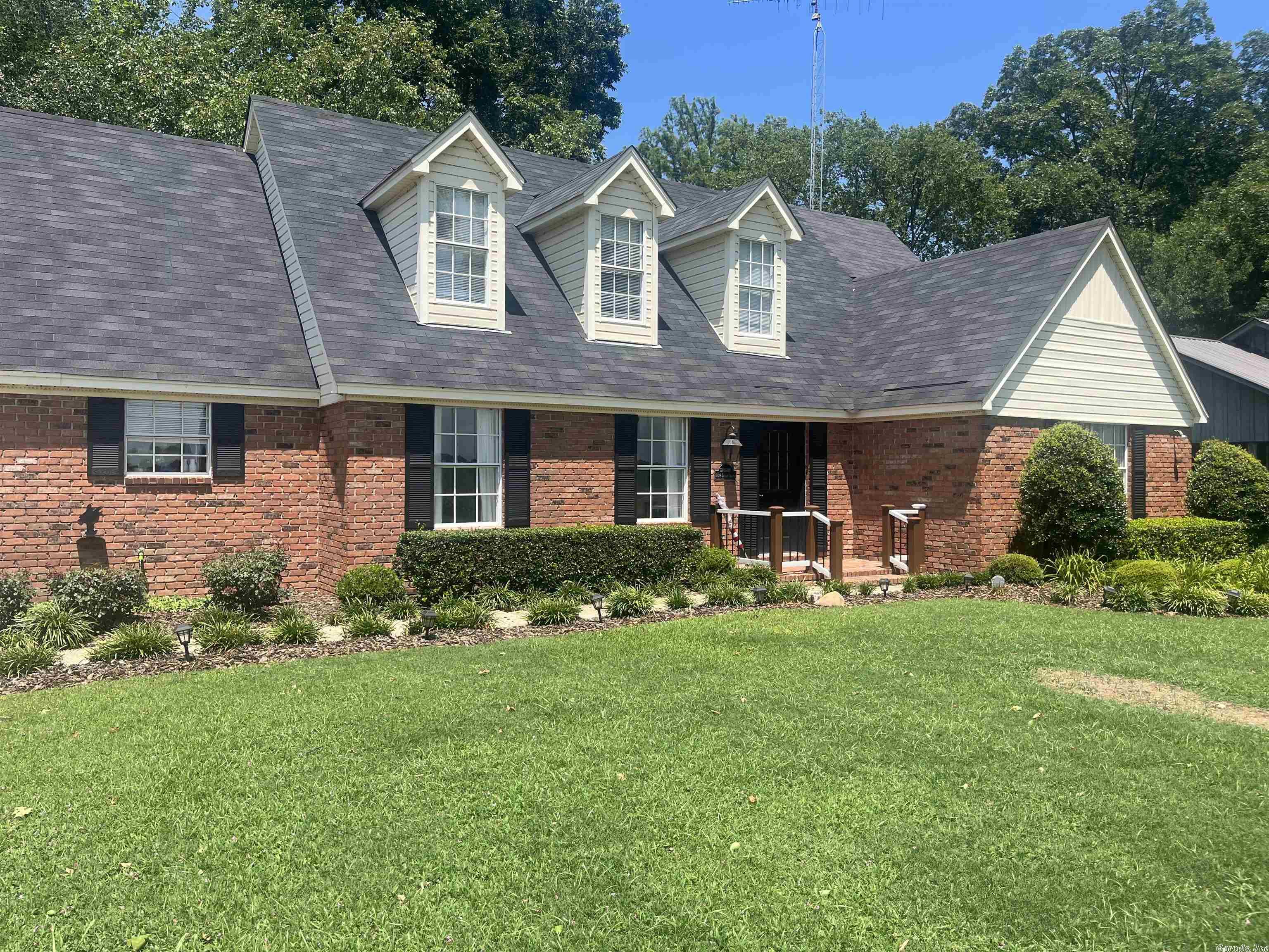 Beautiful home located on Stuart Island Road! This property features four spacious bedrooms and 2.5 bathrooms, large living room, formal dining room and so much more! The back brick patio is perfect for entertaining with a brick walk way down to Lake Chicot!